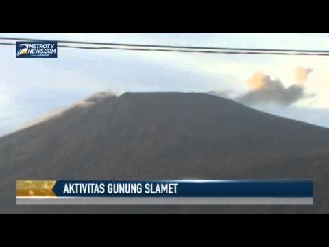 Gunung Slamet Terus Semburkan Asap Hitam, Radius 4 Km Dikosongkan