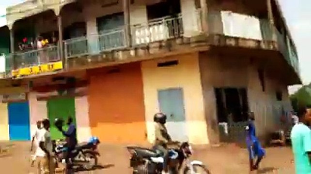 Les opposants dispersés à coups de gaz lacrymogènes