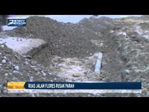 Ruas Jalan Flores Rusak Parah