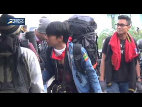 Ribuan Pendaki Rayakan HUT RI di Gunung Marapi