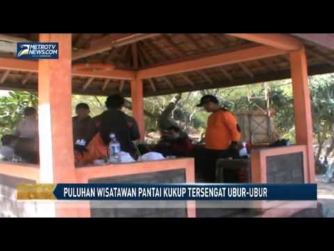 Puluhan Wisatawan Pantai Kukup Tersengat Ubur ubur