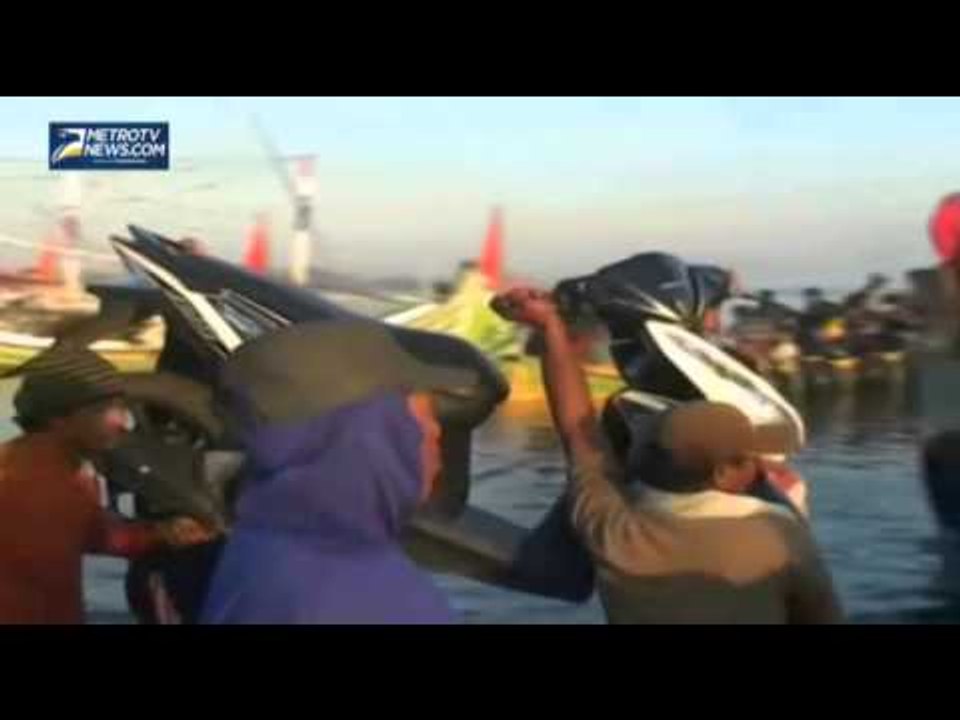Mudik Unik dengan Perahu Kayu