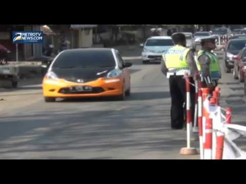 Antrean Kendaraan Arus Balik Lebaran di Jembatan Comal