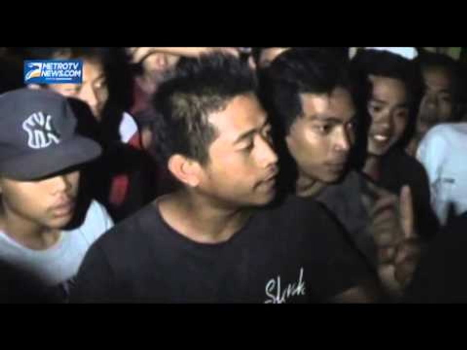 Warga Cogrek Bentrok dengan TNI, Tiga Luka Luka