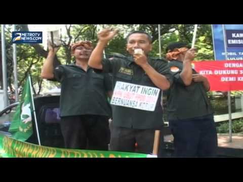 Unjuk Rasa Tuntut Pencopotan Siswa Bodong di Bandung
