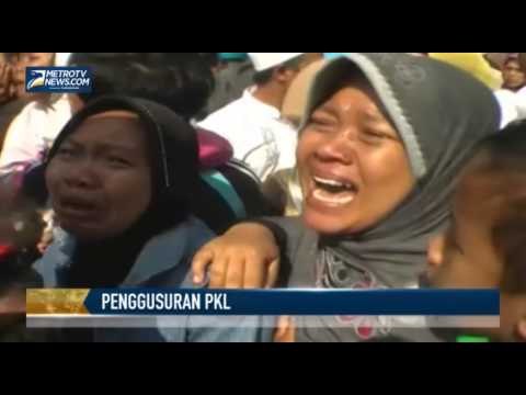 Penggusuran Lapak Diwarnai Isak Tangis