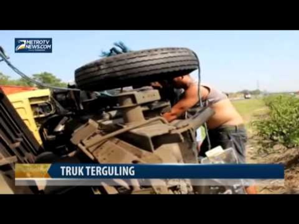 Truk Terguling di Tol Palikanci