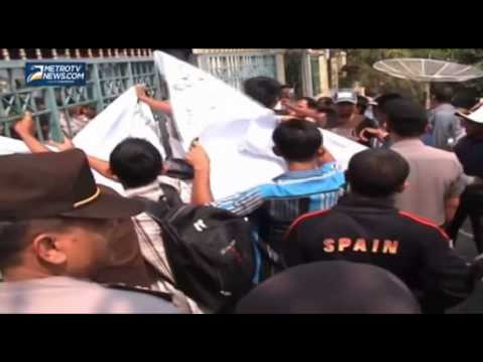 Tuntut Kades Dipecat, Warga Unjuk Rasa di Kantor Bupati Sarolangun