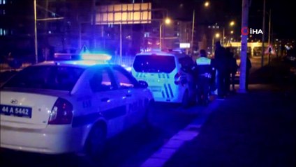 Kaza yapan araç sürücüsü otomobili bırakıp kaçtı: 2 yaralı