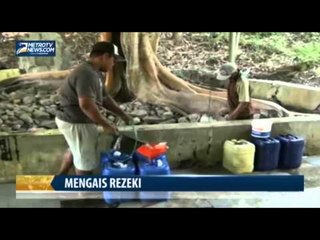 Mengais Rezeki di Tengah Kekeringan