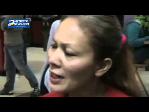 Diduga Stres, Seorang Perempuan Serang Tamu Bandara