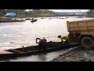 Kemarau Berkah bagi Penambang Pasir Tradisional di Tulungagung