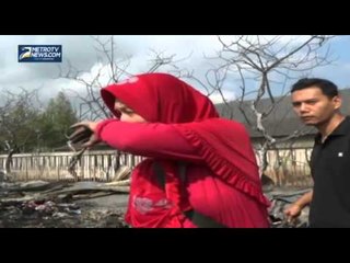 Korban Kebakaran SKMB Mengais Sisa Dagangan