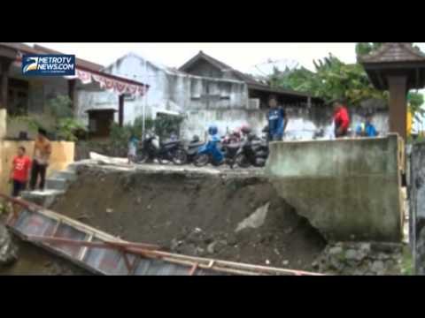 Dinding Penahan Kantor Lurah Keputraan Longsor