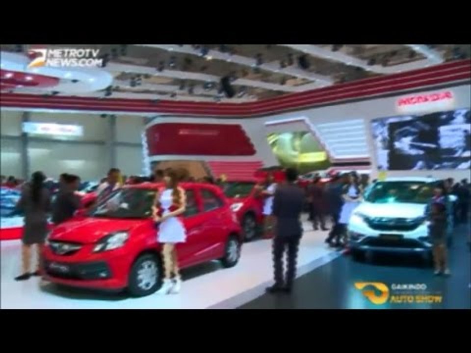 Dua Primadona Ini Berebut Perhatian di GIIAS 2015