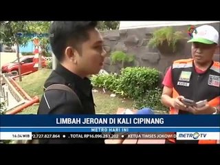 Ratusan Kilogram Limbah Jeroan Ditemukan di Kali Cipinang