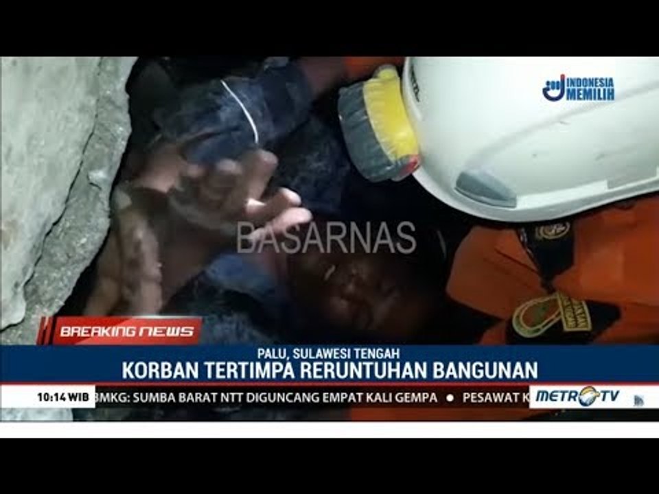 Momen Dramatis Evakuasi Pria Yang 4 Hari Terjebak Reruntuhan Kantor Di Palu