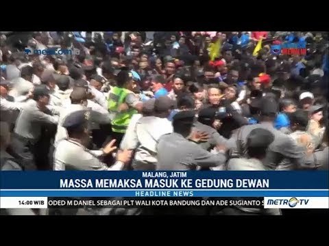 Ricuh ! Aksi Demo Kecam Korupsi Massal Anggota DPRD Kota Malang