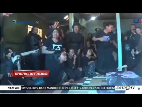 Keluarga Histeris Sambut Kedatangan Jenazah Korban Gempa Sulteng