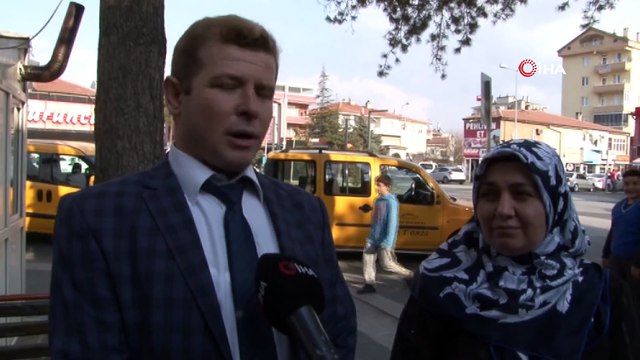 Ailece muhtarlık seçimi...Muhtar adayı, eşiyle beraber kapı kapı gezerek oy istiyor