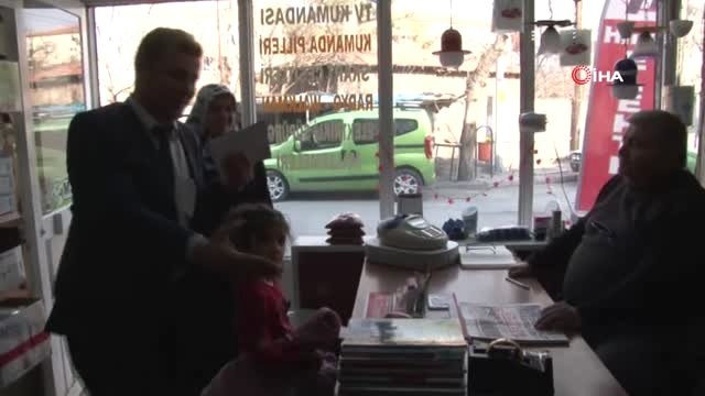 Ailece Muhtarlık Seçimi...muhtar Adayı, Eşiyle Beraber Kapı Kapı Gezerek Oy İstiyor