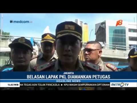Satpol PP Tertibkan PKL Tanah Abang