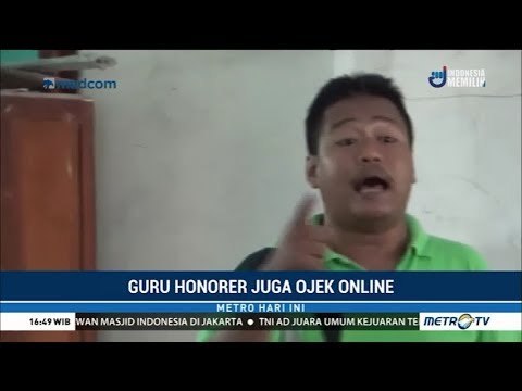 Kisah Guru Honorer Menyambi Pengemudi Ojek Online