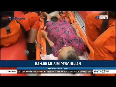 Basarnas Evakuasi Korban Banjir Palembang