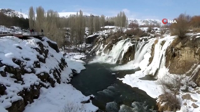 Soğukları etkisini kaybetmesiyle buzlar çözülmeye başladı