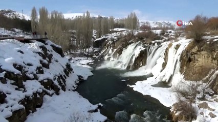 Soğukları etkisini kaybetmesiyle buzlar çözülmeye başladı