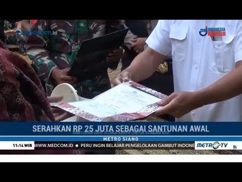 Keluarga Pekerja Trans Papua Menerima Santunan Istaka Karya