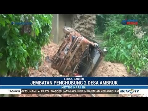 Jembatan Penghubung Dua Desa di Lebak Ambruk