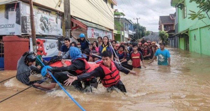 Endonezya'da Sel Felaketi: En Az 50 Ölü