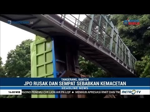 Truk Tabrak JPO di Tol Jakarta-Tangerang Hingga Rusak
