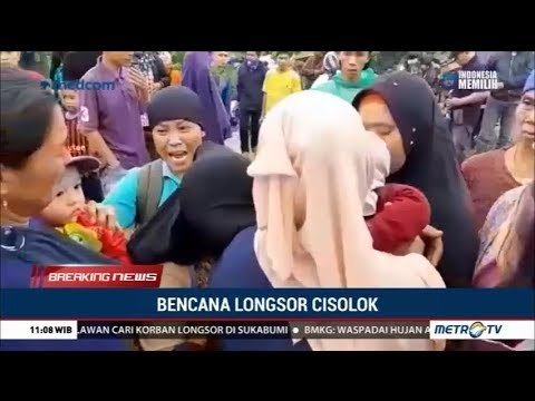 Tangis Memilukan Warga Menunggu Anggota Keluarganya Ditemukan Tim Evakuasi Longsor di Sukabumi