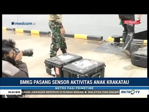 BMKG Pasang Alat Pemantau Gunung Anak Krakatau