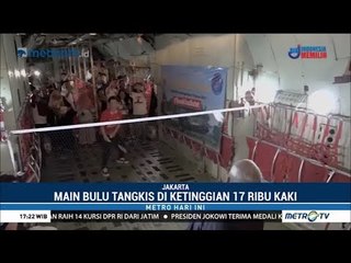 Liliyana Natsir Main Bulu Tangkis di Ketinggian 17 Ribu Kaki