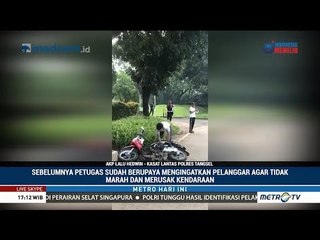 Viral ! Emosi Ditilang, Pria Ini Rusak Motornya