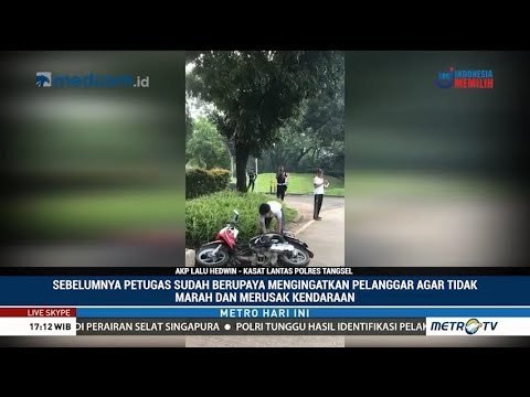 Viral ! Emosi Ditilang, Pria Ini Rusak Motornya