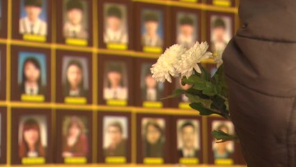 세월호 영정, 광화문 떠나 서울시청으로... / YTN