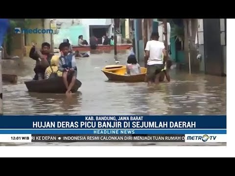 Tiga Kecamatan Terendam Banjir, Warga Beraktivitas Gunakan Perahu