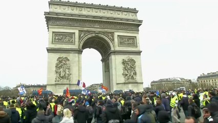 احتجاجات السترات الصفراء تتواصل للأسبوع الثامن عشر