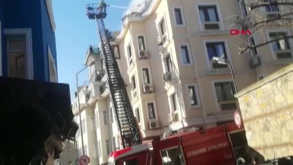 Fatih'te Otel Çatısında Yangın -3