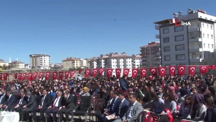 Öğrencilerle Birlikte Kuru Ekmek Yedi, Üzüm Hoşafı İçti