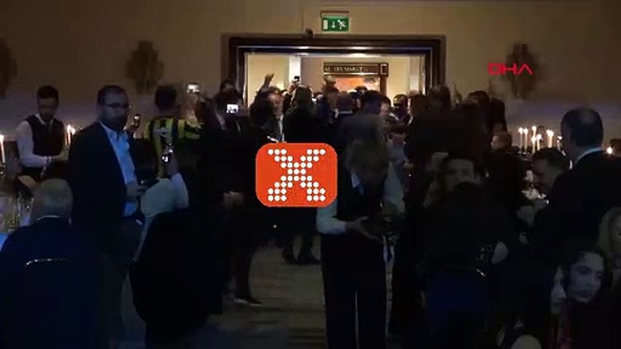Ali Koç'un salona giriş anı
