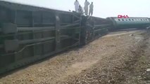 Dha Dış - Pakistan'da Yolcu Trenine Bombalı Saldırı, 4 Ölü