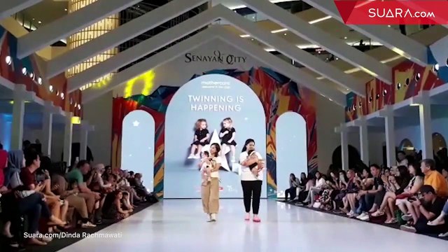 Gemas! Sedah Mirah Jalan di Catwalk Bareng Kahiyang Ayu