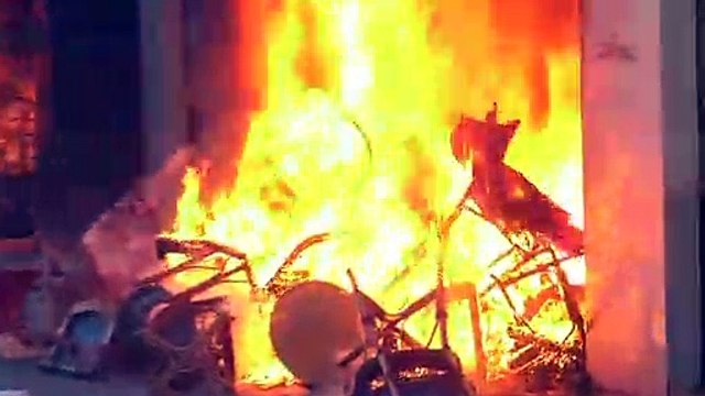 Violence erupts in Paris as ‘yellow vests’ clash with police