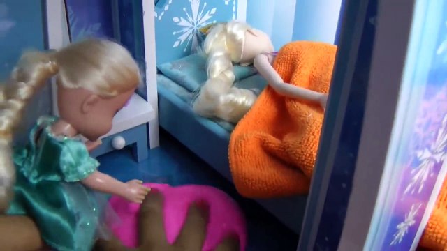 SLIME Blague à ELSA de Palais de Glace ! Anna & Elsa les tout-petits - Farce - Fun