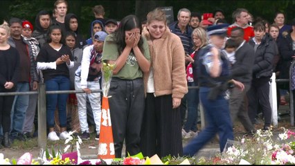 Video herunterladen: Christchurch mosque shootings: New Zealand mourns